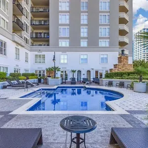  Apartment Spacious 2 Bed, 2 Bath Uptown Gem In The Heart Of The City-parking-wi-fi-balcony Cgv